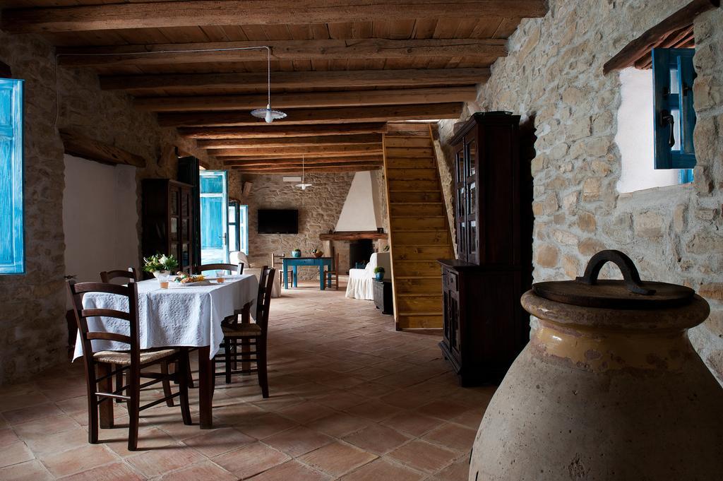 Domu Antiga Bed & Breakfast Gergei Exterior photo