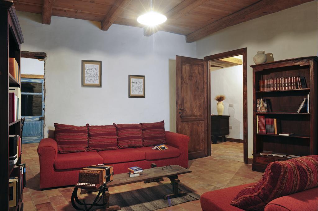 Domu Antiga Bed & Breakfast Gergei Exterior photo